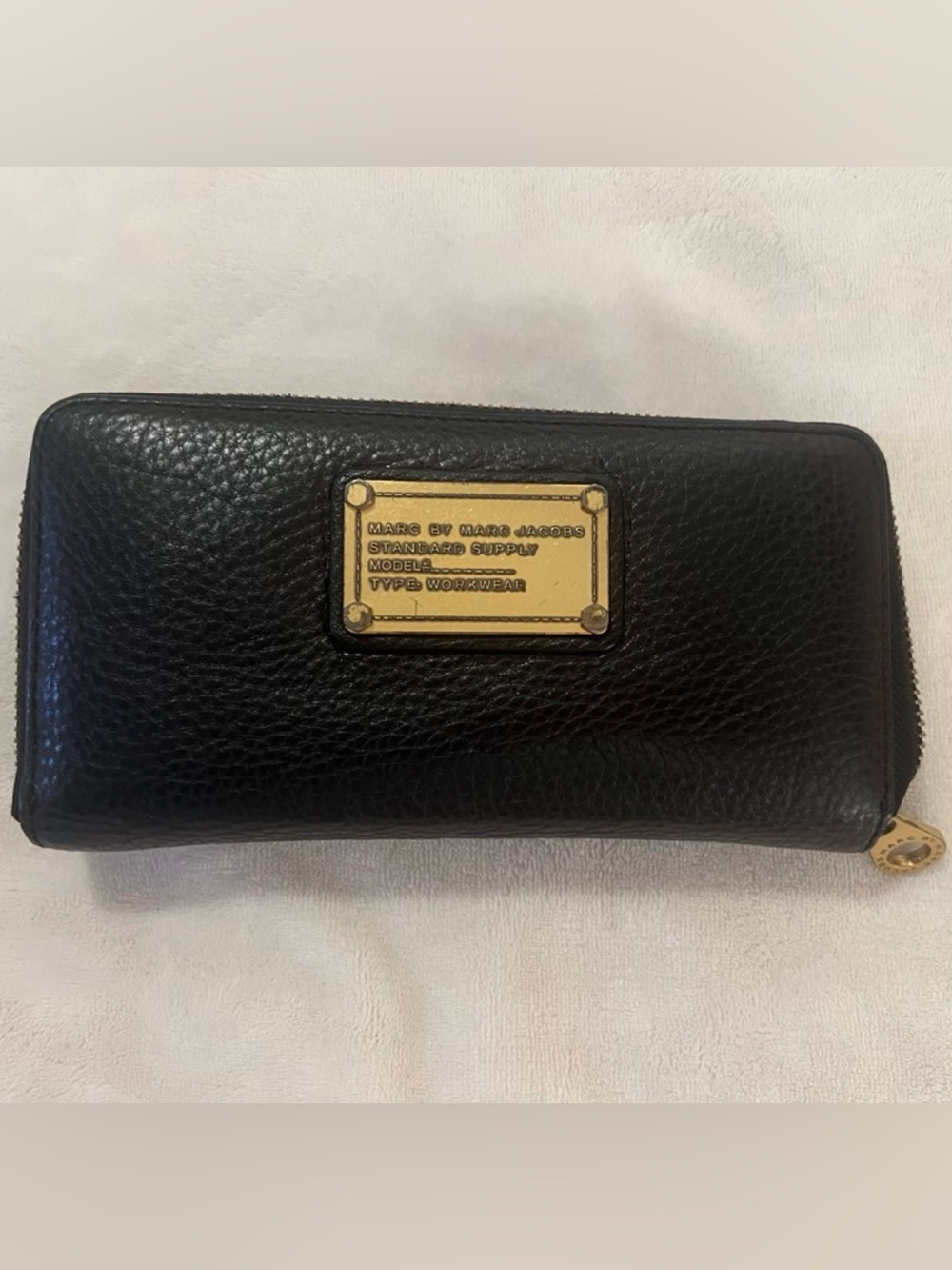 💚 Marc by Marc Jacobs Logo Black Leather zip wallet🩷